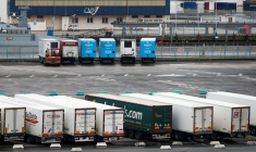 Un parking de camions-remorques à Cherbourg