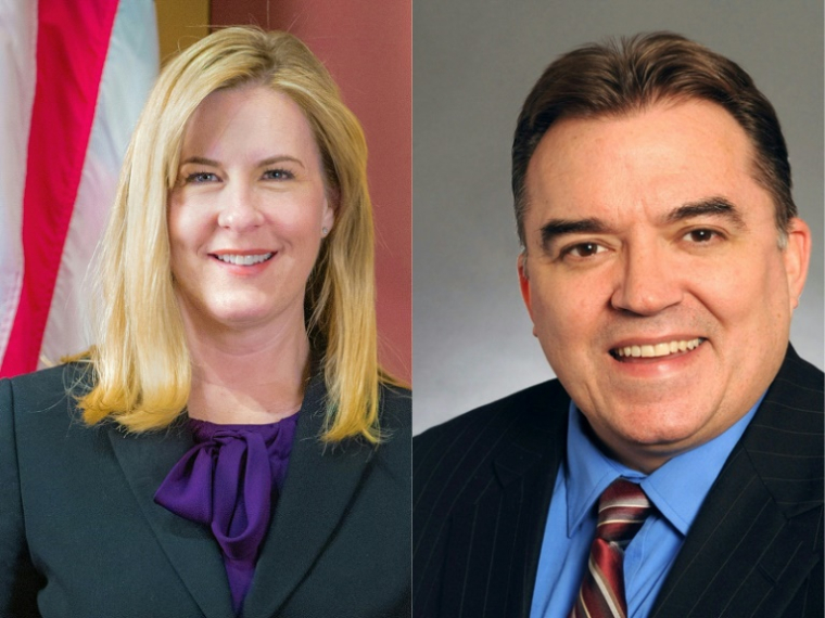 Cette combinaison montre deux images fournies à l'AFP de Melissa Hortman (à gauche) et John Hoffman, deux élus démocrates tuée et blessé samedi matin dans le Minnesota ( Minnesota State Legislature / Minnesota Senate photographer's office )