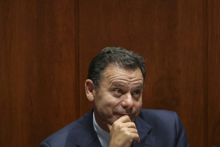 Le Premier ministre du Portugal Luis Montenegro, le 28 octobre 2025 dans l'hémicycle à Lisbonne. ( AFP / PATRICIA DE MELO MOREIRA )