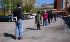 Une file d'attente dans un centre de recrutement aux Etats-Unis