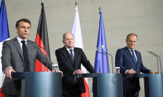 Olaf Scholz, Emmanuel Macron et Donald Tusk lors d'une conférence de presse à Berlin