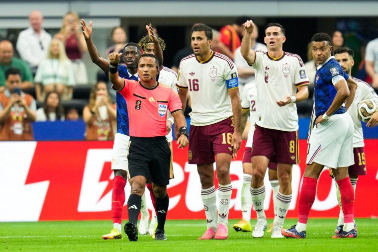 Faut-il s'offusquer de l'arbitrage de France-Espagne ?