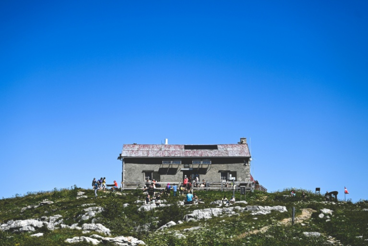 Le refuge du Parmelan à Dingy-Saint-Clair, au-dessus d'Annecy, le 11 août 2021 en Haute-Savoie ( AFP / OLIVIER CHASSIGNOLE )