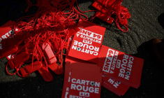 Plus rien ne s'oppose à l'entrée en vigueur de la réforme des retraites en septembre. Mais des dossiers majeurs restent à arbitrer pour les salariés du privé, les fonctionnaires et les femmes. ( AFP / JULIEN DE ROSA )