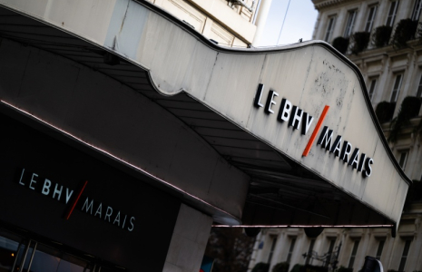 Le BHV Marais, qui affirmait encore récemment ne pas être en cessation de paiement, est en faillite et a déposé auprès de la justice lyonnaise un dossier pour être placé en redressement judiciaire, afin de "préserver l'activité et l'emploi" et "sécuriser son plan de relance", selon la direction. ( AFP / Julie SEBADELHA )