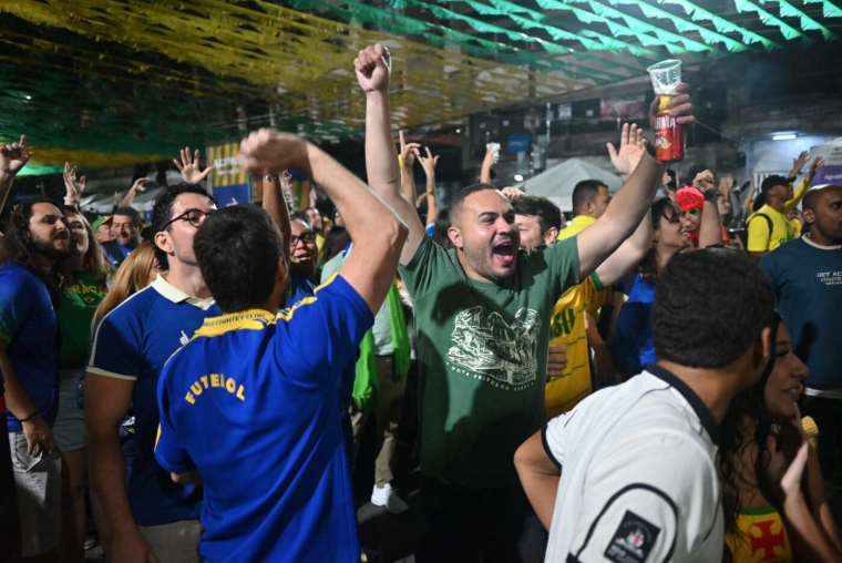 Des fans Brésiliens s’aident de Rocky pour faire perdre l’Argentine