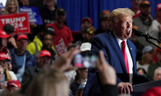 Le candidat républicain à la présidence Donald Trump lors d'un rassemblement de campagne à Richmond