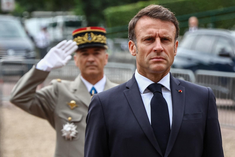 Emmanuel Macron près de Paris le 18 juin. ( POOL / MOHAMMED BADRA )