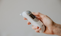 Dès les premiers cas de coronavirus, les Français ont couru se procurer un thermomètre, essentiel pour repérer la fièvre (Crédits photo : Unsplash - Kelly Sikkema )