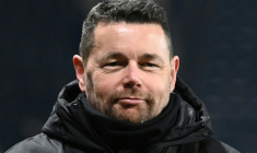 Pierre Sage, l'entraîneur de Lens, à lissue du match de Ligue 1 remporté à Angers le 30 novembre 2025 au stade Raymond-Kopa ( AFP / JEAN-FRANCOIS MONIER )