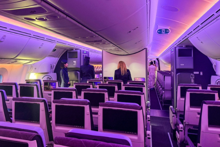 L'intérieur d'un Boeing 787-9 Dreamliner de la compagnie Riyadh Air à l'aéroport international de Riyad le 7 juin 2026 ( AFP / Sofiane ALSAAR )
