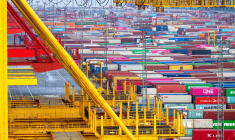 ( POOL / SINA SCHULDT )