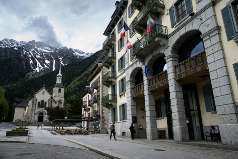 La mairie de Chamonix, le 24 avril 2025 en Haute-Savoie ( AFP / JEAN-PHILIPPE KSIAZEK )