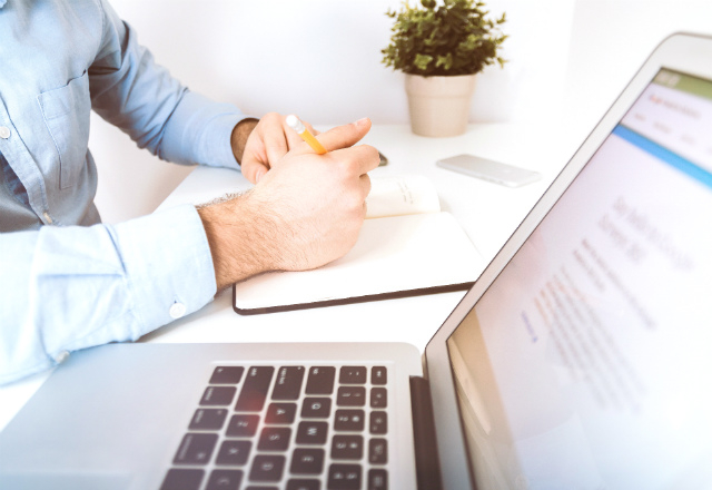 L'épargne salariale est surtout connue et utilisé dans les grandes entreprises. Elle gagne à être connue dans les TPE-PME  ( Crédits: Pexels )