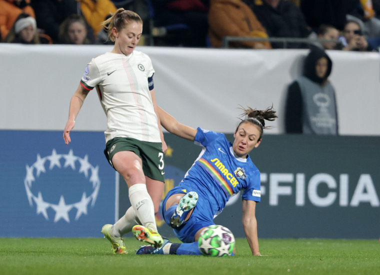 Chelsea marche sur St. Polten et talonne l'OL