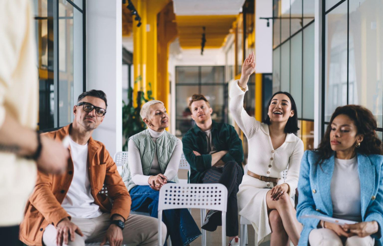 Dans une SCI, un gérant doit être nommé. Il engage sa responsabilité civile et pénale. Les décisions de gestion du patrimoine sont prises par vote des associés. Ils peuvent fixer des modalités spécifiques.