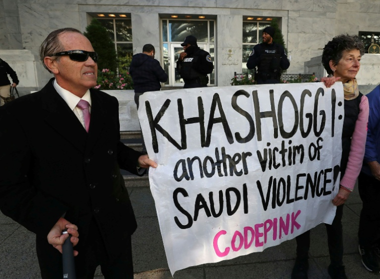 Manifestation devant l'ambassade d'Arabie Saoudite à Washington pour dénoncer l'assassinat du journaliste Jamal Khashoggi le 25 octobre 2018 ( GETTY IMAGES NORTH AMERICA / MARK WILSON )
