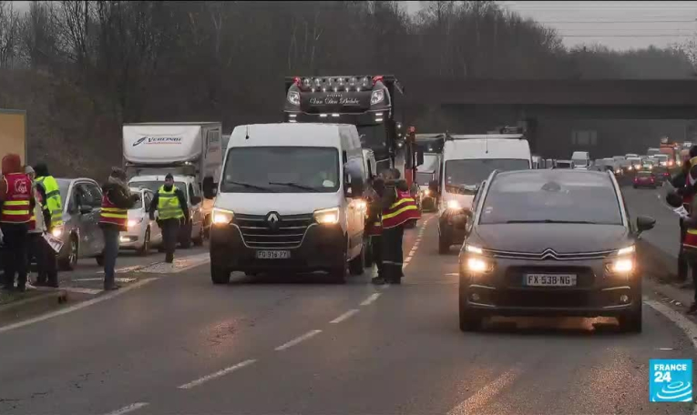Retraites : "une France à l'arrêt" le 7 mars ? , plusieurs syndicats appellent à une grève reconductible