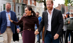 Le prince Harry et son épouse Meghan, duc et duchesse de Sussex, lors d’une visite au 'Himmah Hub", un groupe d’action communautaire luttant contre la précarité alimentaire, le 15 octobre 2026 à Nottingham, dans le centre de l’Angleterre ( POOL / Annabel Lee-Ellis )