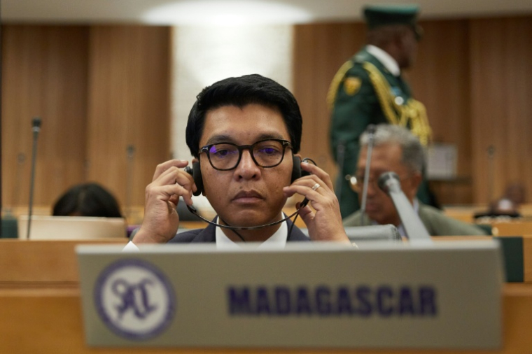 (Photo archives) Le président déchu de Madagascar, Andry Rajoelina, lors d'un sommet de la SADC, le 31 janvier 2025 à Harare, au Zimbabwe ( AFP / Jekesai NJIKIZANA )