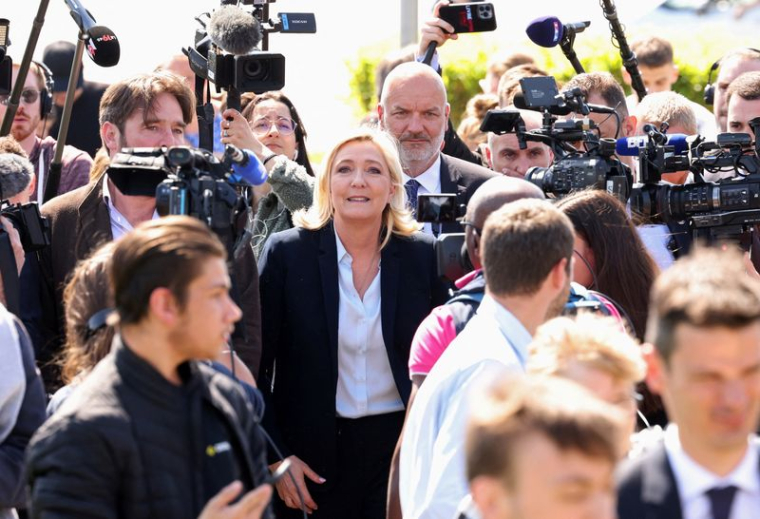 FRANCE 2022: UN NOUVEAU MANDAT DE MACRON SERAIT "UN SACCAGE SOCIAL", DIT LE PEN