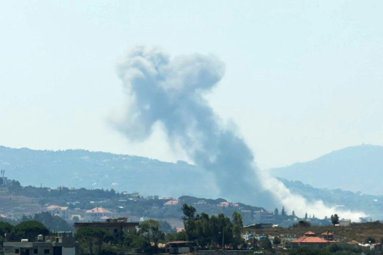 Photo prise depuis la ville de Nabatiyé, dans le sud du Liban, montrant la fumée d'une explosion contrôlée par Israël dans le village de Kfar Tebnit, le 21 juillet 2026 ( AFP / Abbas Fakih )