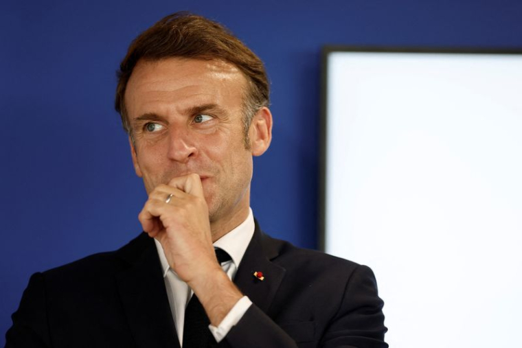 Le président français Macron au 55e salon de l'aéronautique et de l'espace à l'aéroport du Bourget, près de Paris