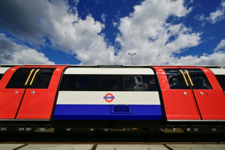 Une voiture du métro Inspiro pour le métro de Londres, produite par Siemens, et exposé au salon du ferroviaire Innotrans à Berlin mardi 22 septembre 2026 ( AFP / John MACDOUGALL )