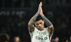 John Obi Mikel tacle le capitaine de Chelsea