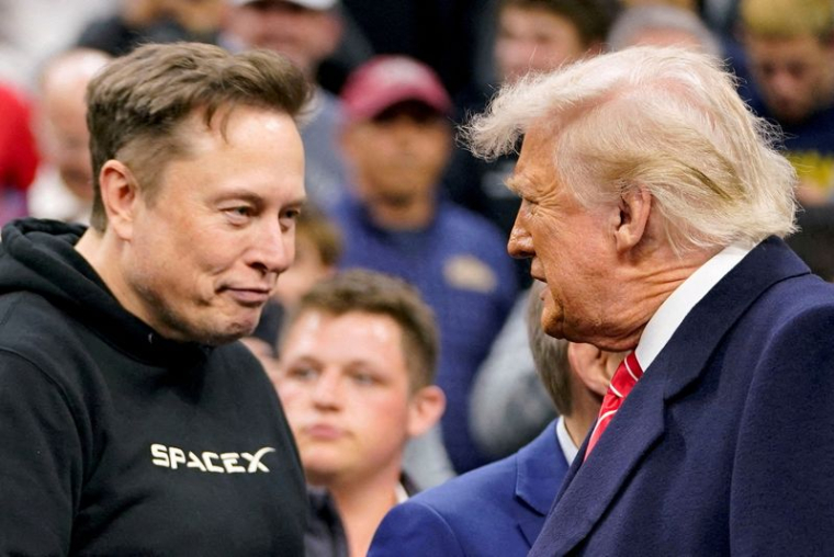 Elon Musk salue le président américain Donald Trump
