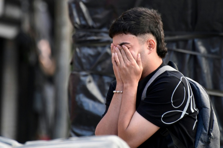 L'émotion d'un homme à la recherche de survivants à Pereira, en Colombie, le 11 août 2026 ( AFP / Jaime SALDARRIAGA )