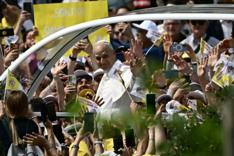 Le pape Léon XIV à Acerra, près de Naples, le 23 mai 2026 ( AFP / Filippo MONTEFORTE )