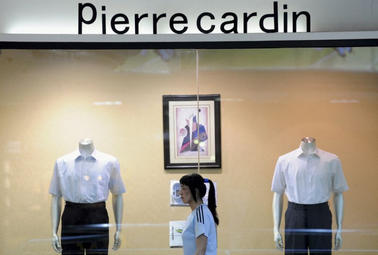 LA COMMISSION EUROPÉENNE ENQUÊTE SUR LES PRATIQUES COMMERCIALES DE PIERRE CARDIN