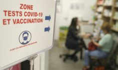 Le Covid, qui donne depuis plusieurs semaines des signes de reprise en France, n'a pas perturbé pour l'heure le système de soins, a déclaré mercredi l'agence de santé publique ( AFP / Pascal POCHARD-CASABIANCA )