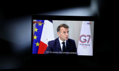 Emmanuel Macron interviewé sur la chaîne TF1 à Évian, le 15 juin 2026 ( AFP / SIMON WOHLFAHRT )