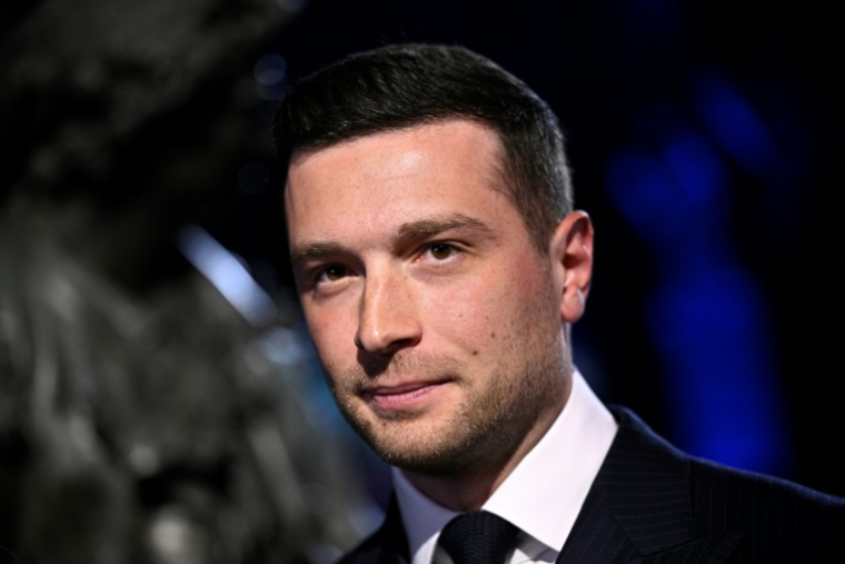 Le président du Rassemblement national (RN), Jordan Bardella, le 13 janvier 2026 à Paris ( AFP / JULIEN DE ROSA )