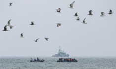Une embarcation de migrants tentant de traverser la Manche, en août 2025 ( AFP / Sameer Al-DOUMY )