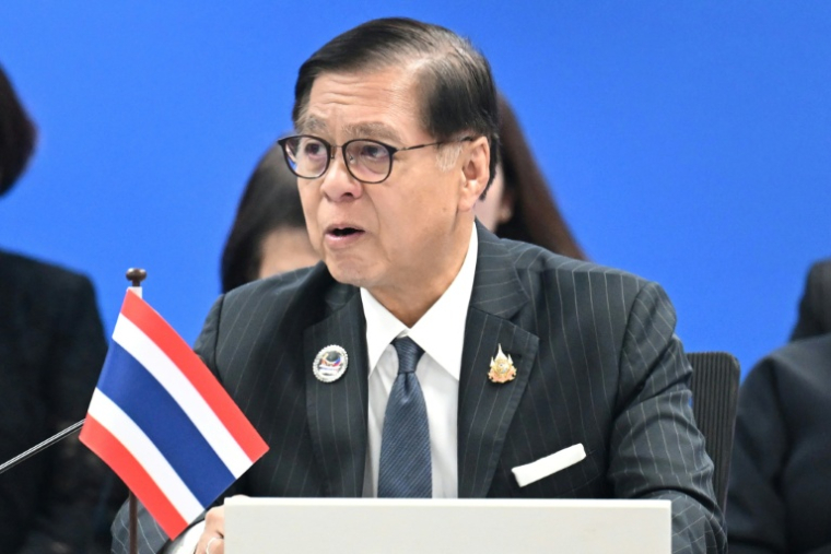 Le ministre thaïlandais des Affaires étrangères, Sihasak Phuangketkeow, prononce un discours à Pasay, dans la région métropolitaine de Manille, le 23 juillet 2026 ( POOL / Ted ALJIBE )