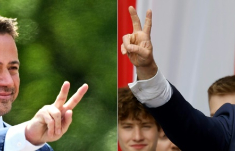 Les candidats à la présidentielle polonaise, le maire centriste de Varsovie Rafal Trzaskowski (à gauche) et le conservateur Karol Nawrocki, le 25 mai 2025. ( AFP / Sergei GAPON )