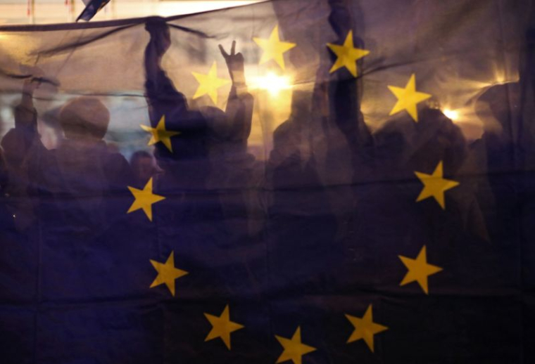 L'UNION EUROPÉENNE DONNE SON ACCORD INITIAL POUR INSTAURER DES QUOTAS DE FEMMES DANS LES CONSEILS D'ADMINISTRATION