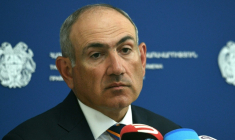 Le Premier ministre arménien Nikol Pachinian lors d'une conférence de presse à Erevan le 28 mai 2026 ( AFP / KAREN MINASYAN )