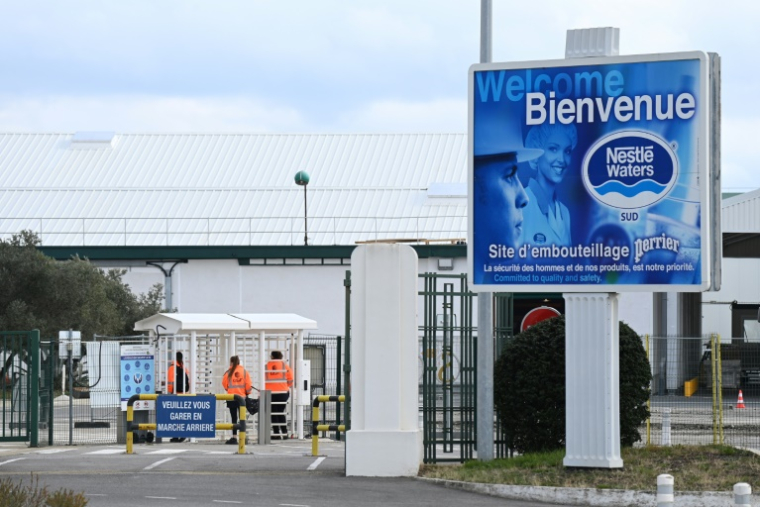L'entrée de l'usine Perrier à Vergèze, le 7 février 2025 dans le Gard ( AFP / Sylvain THOMAS )