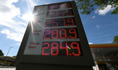 PHOTO D'ARCHIVES : Surveillance des prix de l'essence et du diesel dans une station-service à Munich