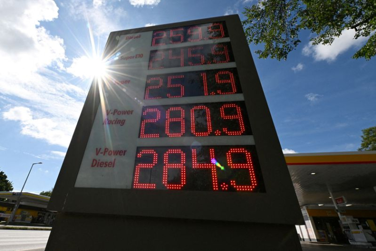 PHOTO D'ARCHIVES : Surveillance des prix de l'essence et du diesel dans une station-service à Munich