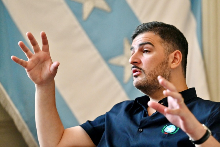 Le maire de Guayaquil, Aquiles Alvarez, lors d'une interview avec l'AFP à Guayaquil, Équateur, le 22 octobre 2025 ( AFP / MARCOS PIN )