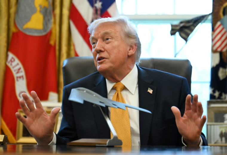 Donald Trump dans le Bureau ovale à Washington, le 16 mars 2026 ( AFP / ANNABELLE GORDON )
