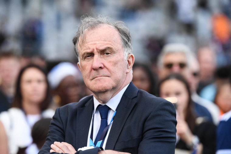 Le président du Paris FC pas tendre avec les médias