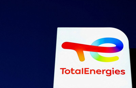 Logo de la société française de pétrole et de gaz TotalEnergies à Paris