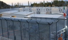 Un centre de détention de migrants en Albanie, le 1er novembre 2025 ( AFP / Adnan Beci )