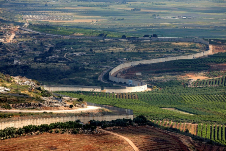 Le mur frontalier entre Israël (à droite) et le Liban, le 29 mai 2026 ( AFP / Jalaa MAREY )